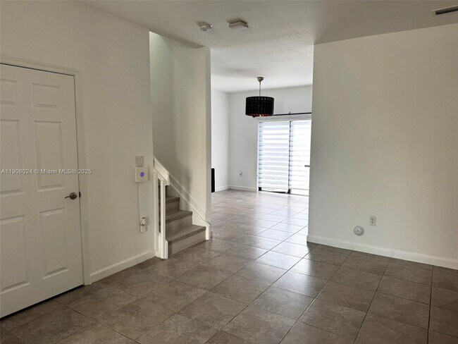 Building Photo - 3354 SE 1st Ct