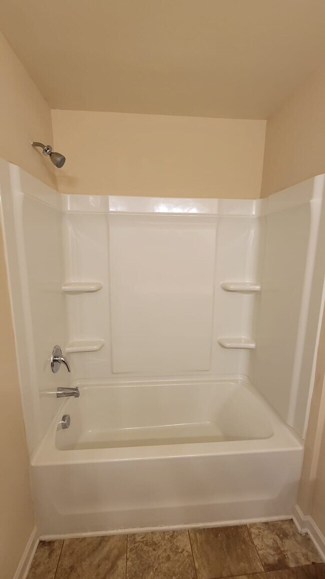 Building Photo - 2545 Piering Dr