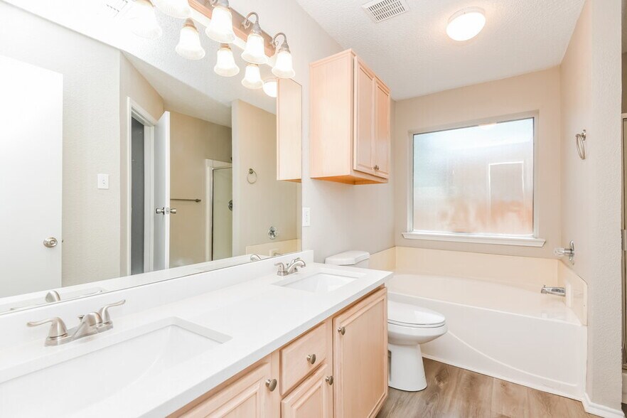 Building Photo - 10217 Cypress Hills Dr