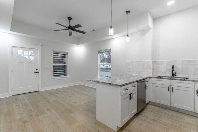 Building Photo - 1124 Garfield St