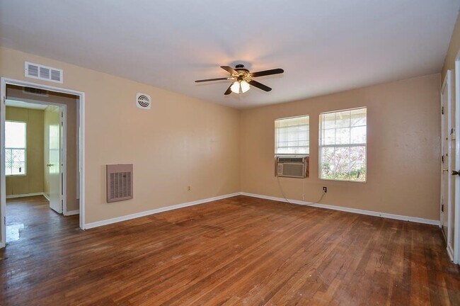 Building Photo - 5515 Flamingo Dr