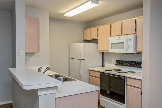 Building Photo - 5455 Vineland Rd