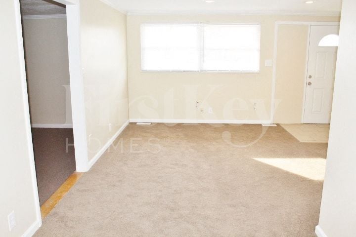 Building Photo - 9404 Granville Pl