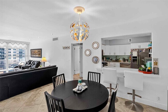 Building Photo - 5700 Collins Ave