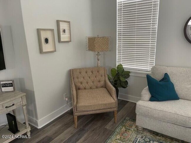 Building Photo - Fully furnished! Welcome to your dream ren...