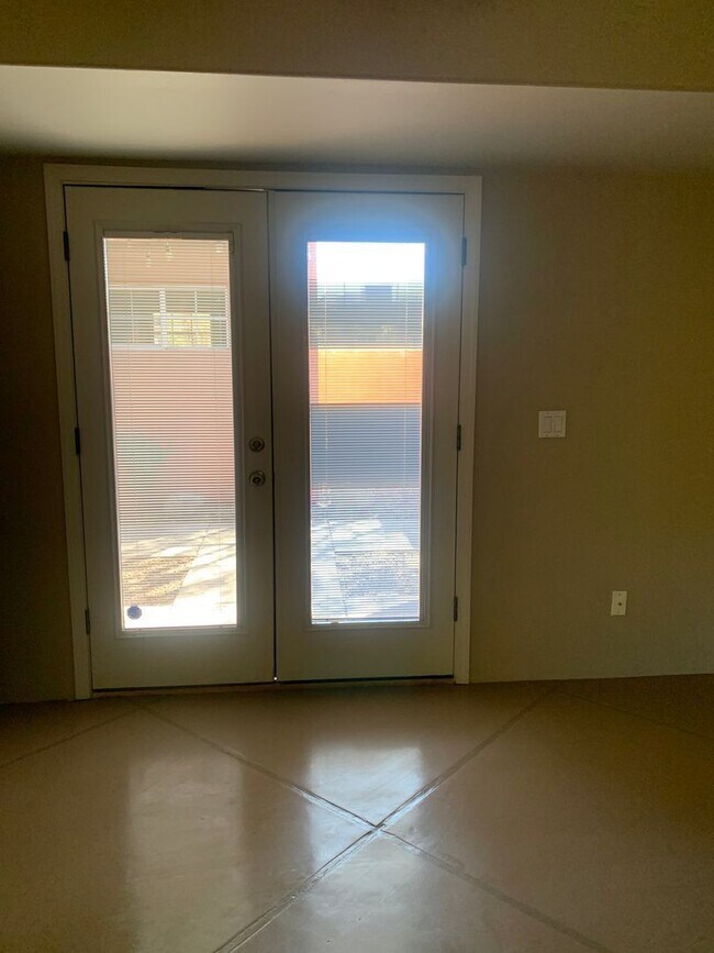 Building Photo - 2940 N Adelaide Farms Pl