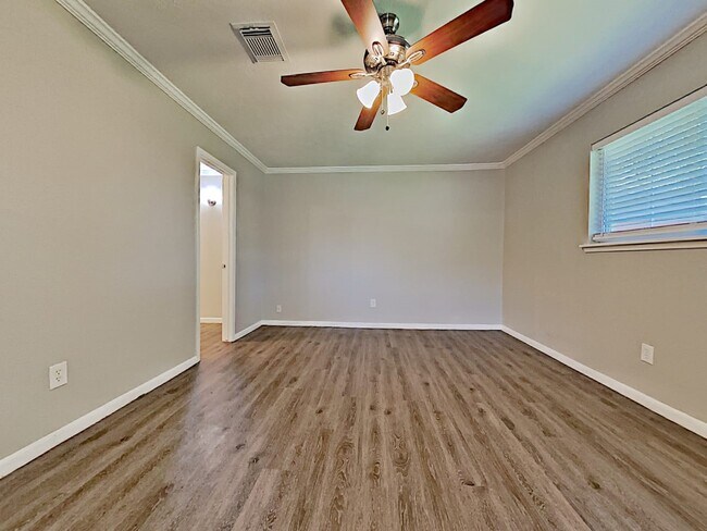 Building Photo - 2705 Coy Dr