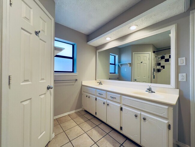 Building Photo - Great 3/2/2 Located in Frenship ISD