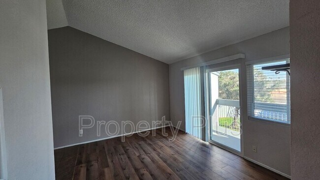 Building Photo - 7550 N 12th St