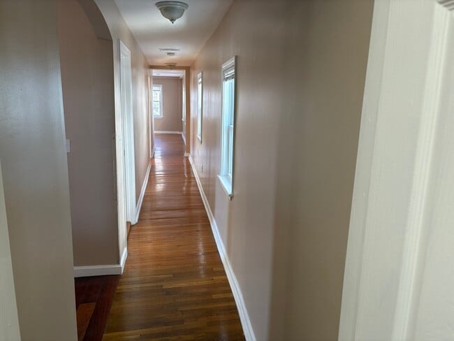 Building Photo - 14 School St