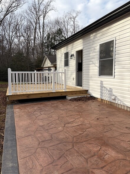 Building Photo - 130 Poplar Ln