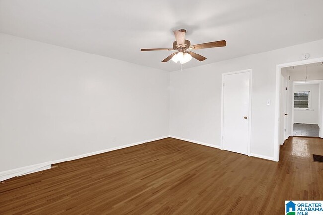 Building Photo - 126 E Jones Ct