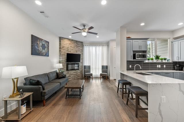 Building Photo - 9467 Timberleaf Dr