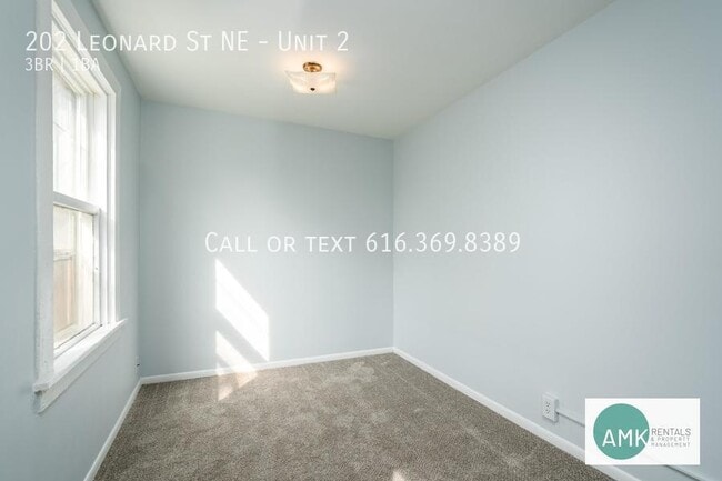 Building Photo - 202 Leonard St NE