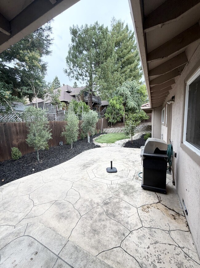 Building Photo - 5427 Yerba Buena Rd