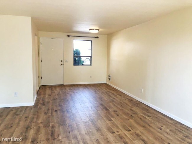 Building Photo - 10112 NE 68th St