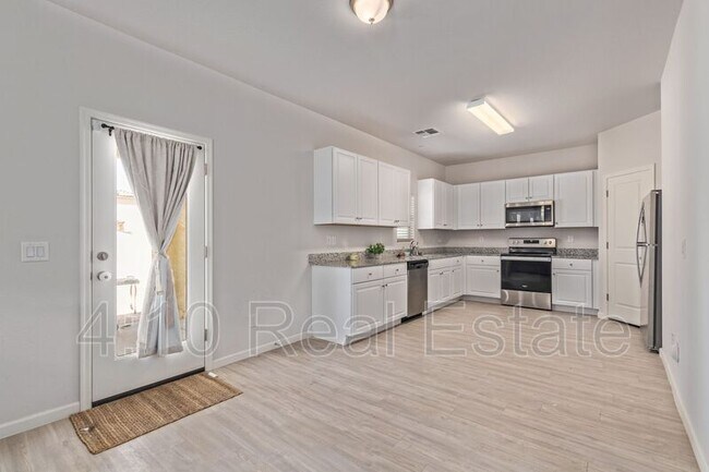 Building Photo - 45174 W Sandhill Rd