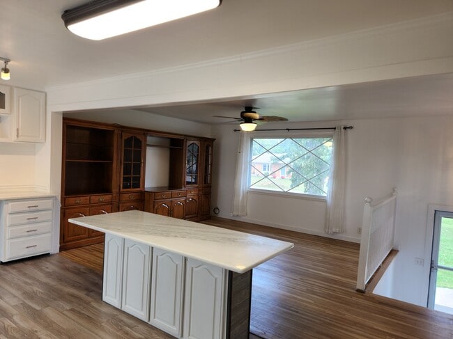 Building Photo - 114 Maureen Dr