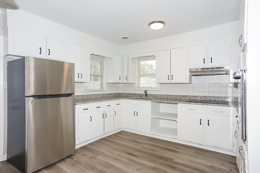 Building Photo - 2152 Bayvale Rd