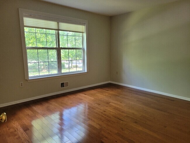 Building Photo - 187 Potomac Dr