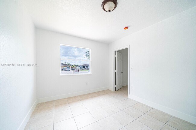 Building Photo - 705 NW 13th Terrace