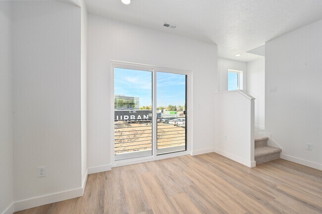 Building Photo - 567 W 620 N