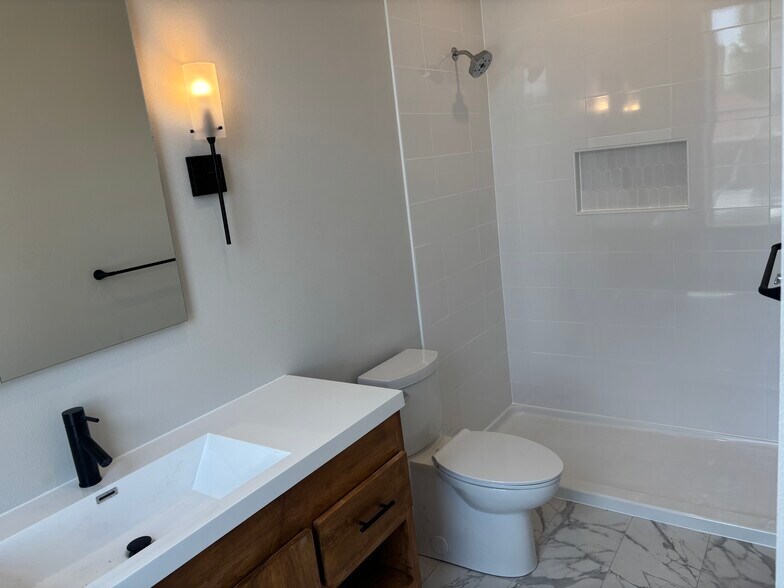 Master Bathroom - 324 9th St