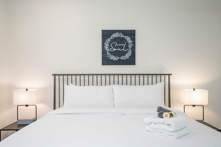 Building Photo - 119 E Fowlkes St