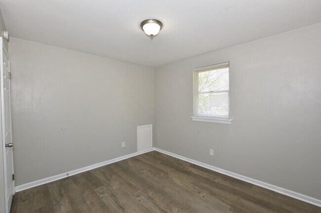 Building Photo - 7923 Thompson Rd