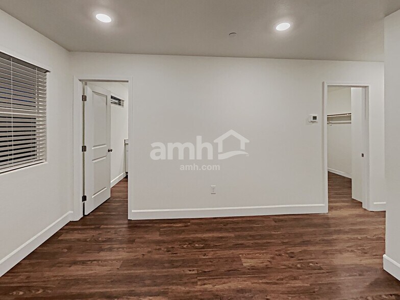 Building Photo - 327 Cape Seville Pl