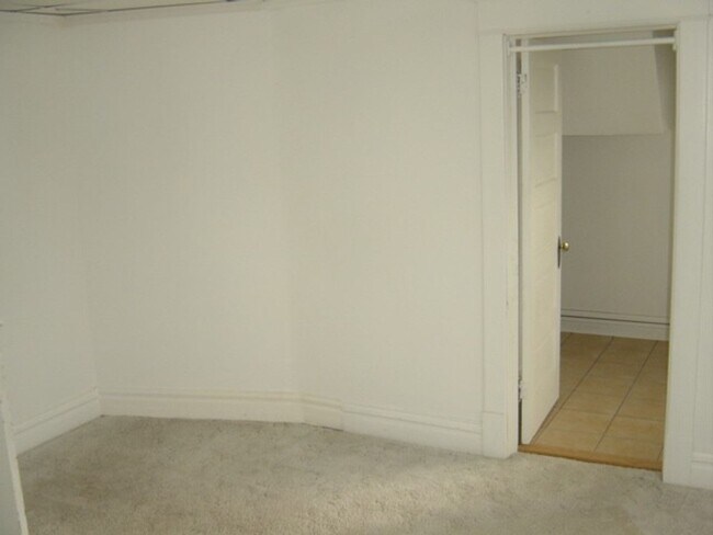 Building Photo - 108 N 28th Ave W