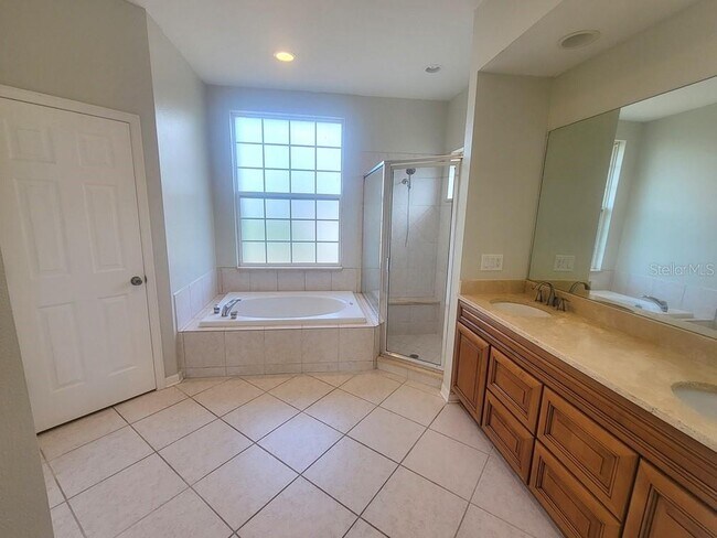 Building Photo - 7916 Roundelay Dr