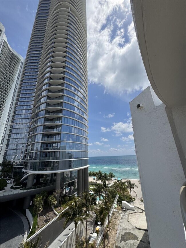 Building Photo - 15645 Collins Ave