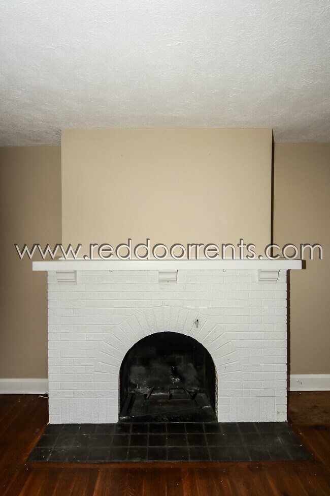 Building Photo - Coming Soon! 2 Bedroom/ 1.5 Bath Forest Hi...