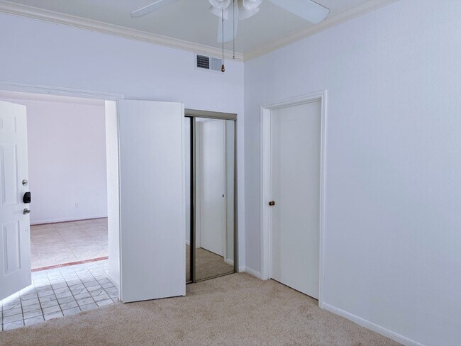 Building Photo - 2121 El Paseo St