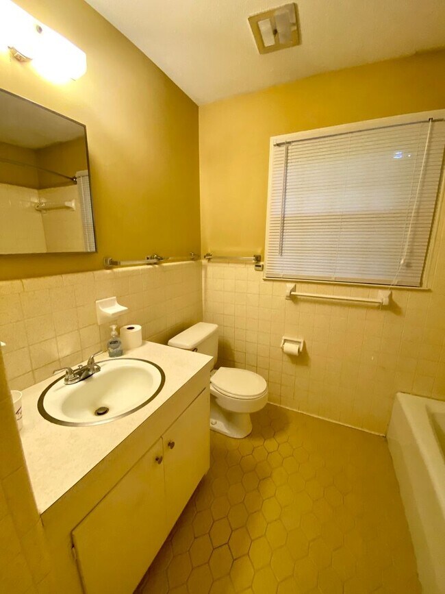 Building Photo - 106 Strode Cir