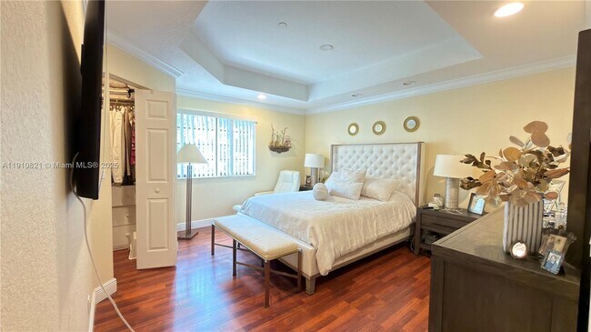 Building Photo - 3887 Tree Top Dr