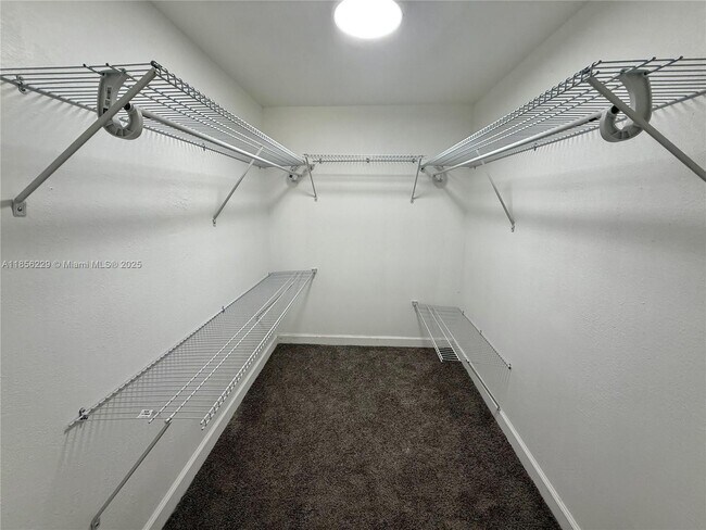 Building Photo - 8735 Ramblewood Dr