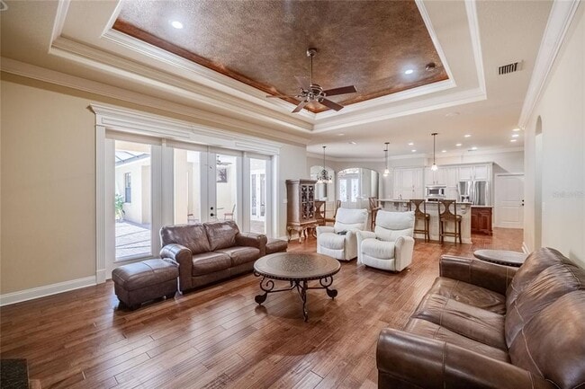 Building Photo - 6658 Cres Woods Cir