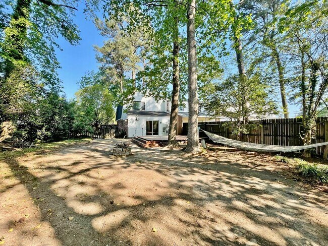 Building Photo - READY 11-07-25!! 3-Bedroom Townhome at the...