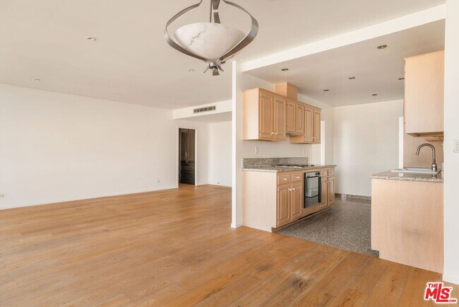 Building Photo - 2222 Ave of the Stars