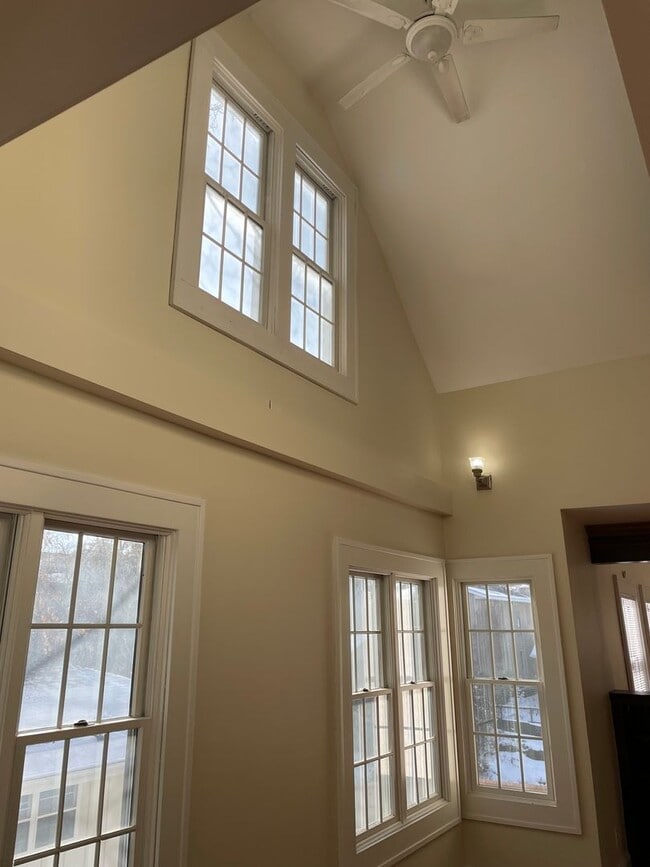 Building Photo - 3910-3912 Thomas Ave South