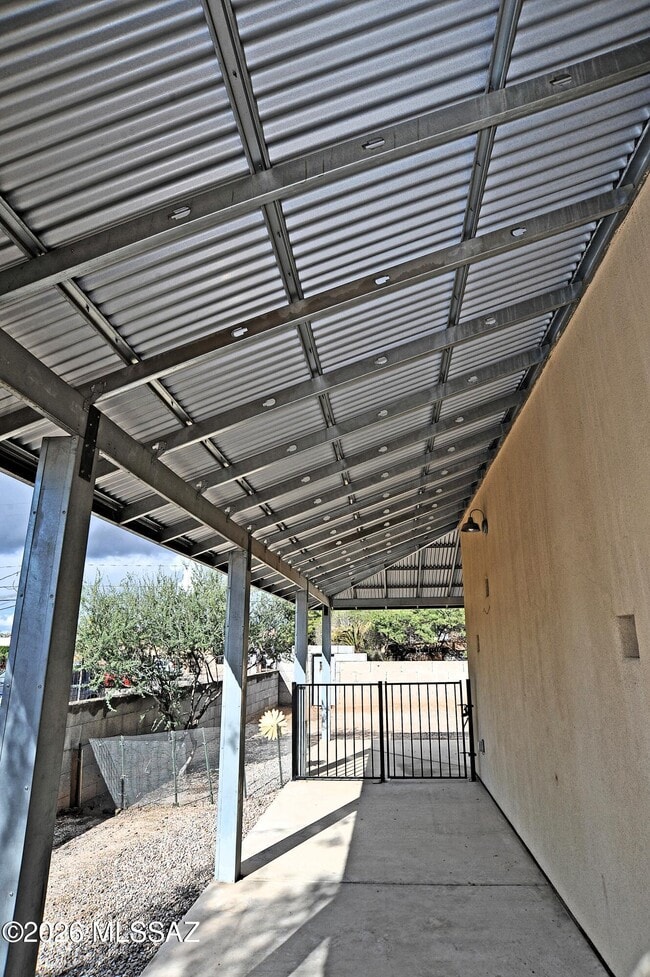 Building Photo - 1040 E Halcyon Rd