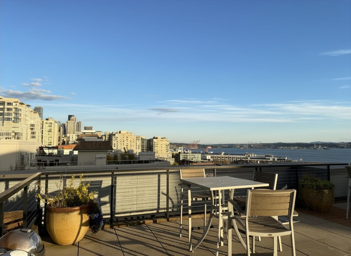 Building Photo - 3104 Western Ave