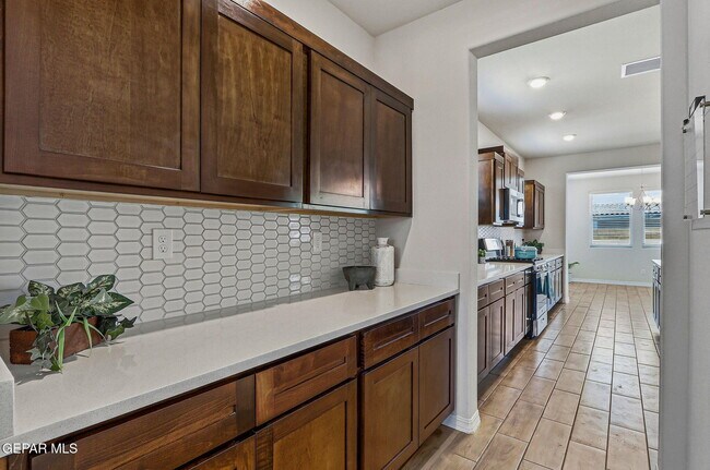 Building Photo - 7509 Enchanted Pk Dr
