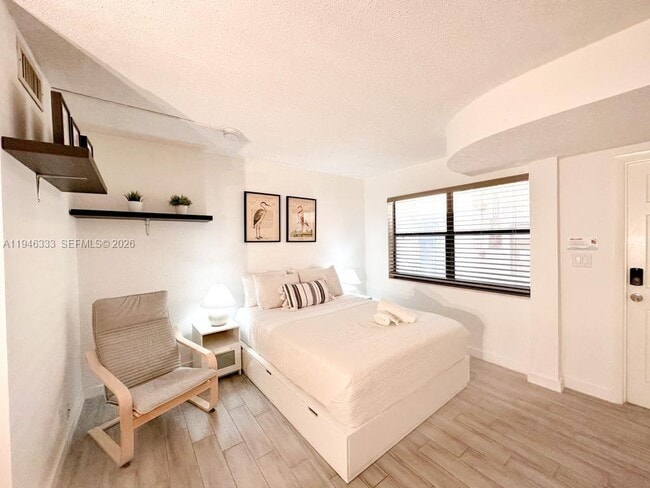 Building Photo - 664 SE 20th Ave