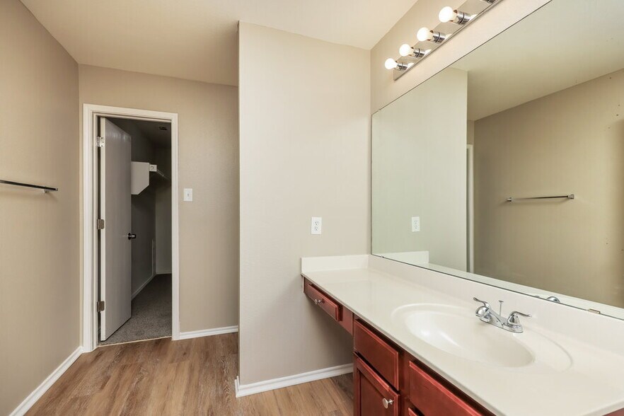Building Photo - 1148 Tomahawk Dr