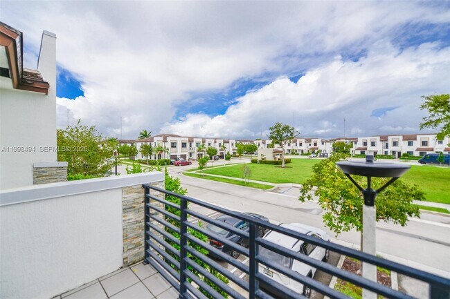 Building Photo - 640 NE 207th St