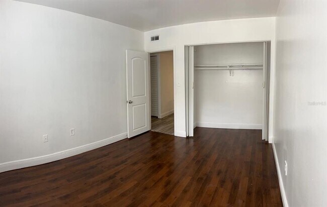Building Photo - 2559 N Alafaya Trail