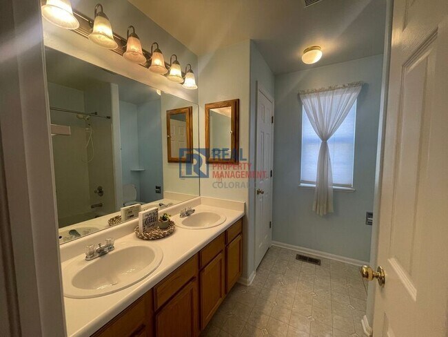 Building Photo - 6726 Annanhill Pl
